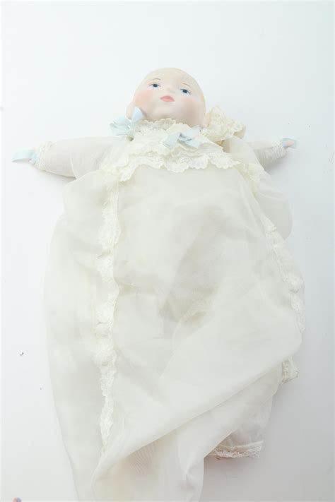 1982 Franklin Heirloom Queen Elizabeth I Porcelain Doll With Vintage