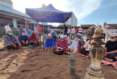 Ligoninė arba universitetas, institut perubatan dan pergigian termaju kepala batas. Jenazah legenda bola sepak negara Mohamad Bakar selamat ...