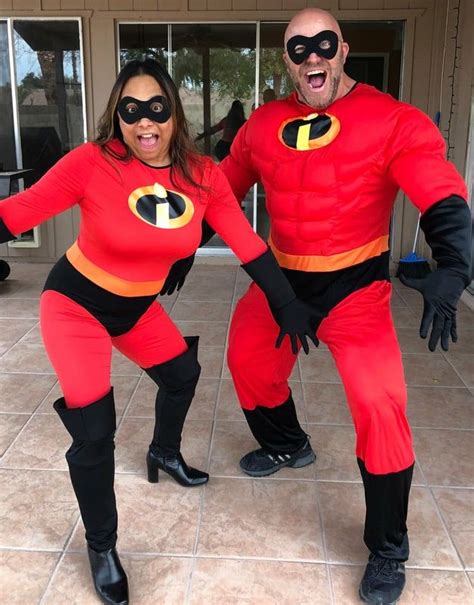 Helen And Robert Parr In 2021 The Incredibles Cosplay Girl