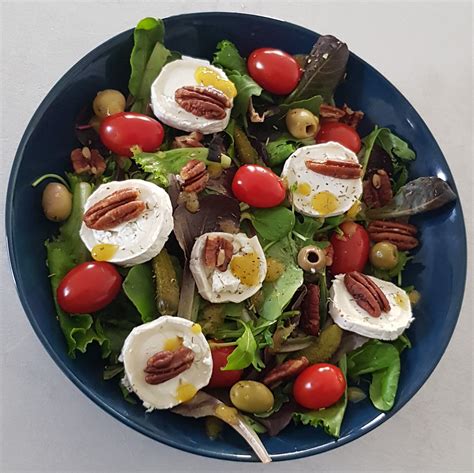 Quick Goat Cheese Salad With Pecans And Tomatoes Mind Food Matter