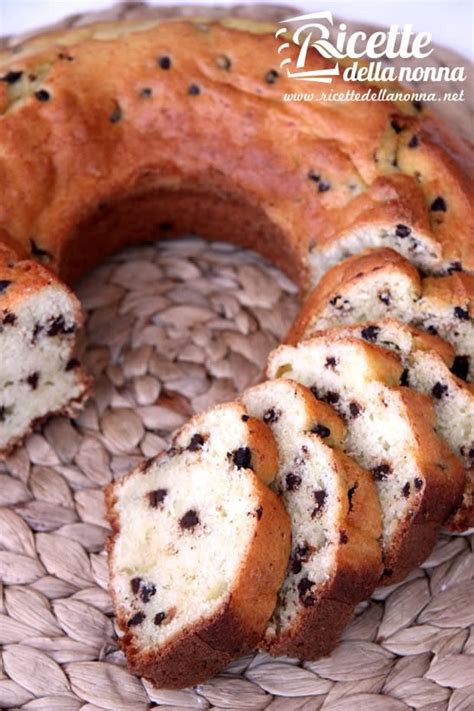 La ciambella al cocco e yogurt è un delizioso dolce da credenza, sofficissimo e profumato, reso ancora più goloso con l'aggiunta delle gocce di imburrare ed infarinare lo stampo da ciambella da 24 cm di diametro e mettere da parte. Ciambella allo yogurt al cocco con cioccolato | Ricette ...