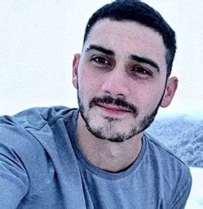He moved to mexico city with his brother where he started his acting career in television and. Alejandro Speitzer