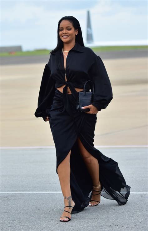 Rihanna Serves Looks As She Arrives In Barbados By Private Jet Metro News