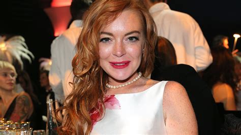 Lindsay Lohan Shows Off Her Fit Body In New Fitness Pic And Fans Are Very Impressed Celebrity