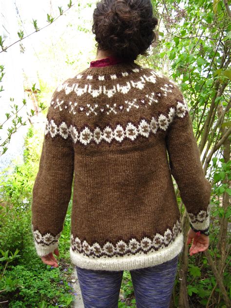 Alafoss Lopi Traditional Icelandic Design Cardigan Shawland