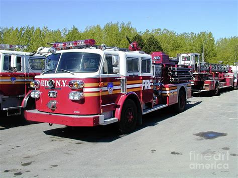Fdny American Lafrance Spare Engine Company Photograph By Steven Spak
