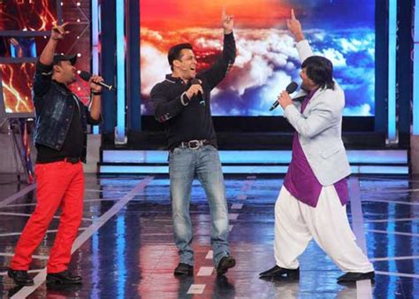 Bigg Boss 8 Salman Khan Sings Steals The Show
