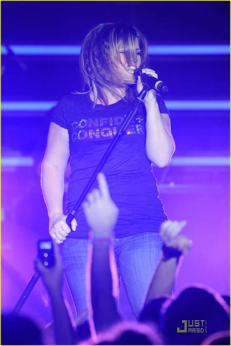 Kelly Clarkson Confide Conquer Concert Photo 2547393 Kelly