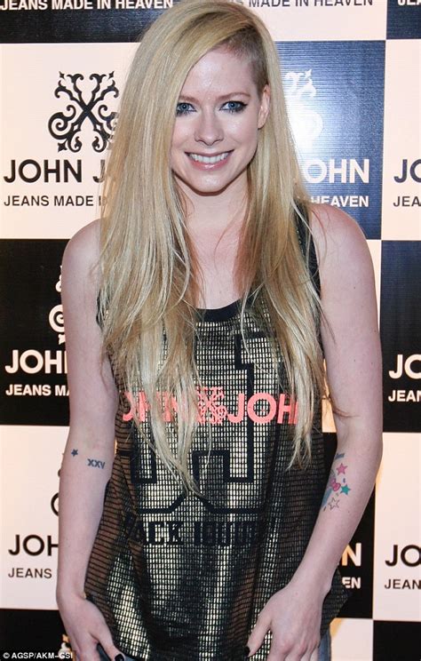 Avril Lavigne Puts Hello Kitty Video Backlash Behind Her In Brazil