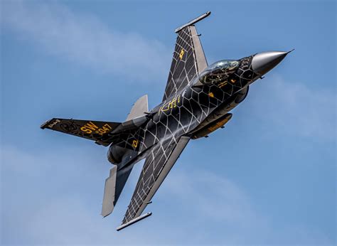 Watch F 16 Demo Team Viper Performs In The Heartland