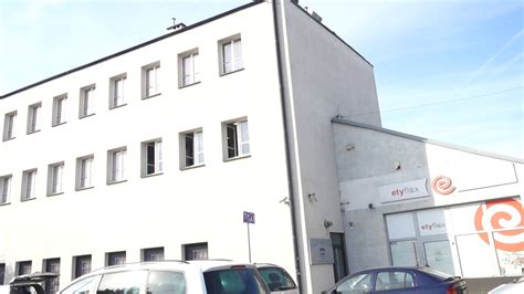 Sep 16, 2021 · la fábrica de oskar schindler será convertida en un museo tras haber sido declarada patrimonio nacional, la antigua fábrica situada en brněnec será reabierta en 2019 como museo sobre la vida del empresario y las víctimas del holocausto. Fábrica Oscar Schindler Varsovia - YouTube