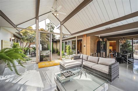 Joseph eichler was a real estate developer and one of the most influential advocates of modern johanna k hall is a realtor in east bay area, covering alameda, oakland, san leandro, hayward. Eichler Home For Sale (With images) | Modern homes for ...