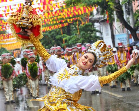 cebu contingents win sinulog grand parade s top honors cebu daily news