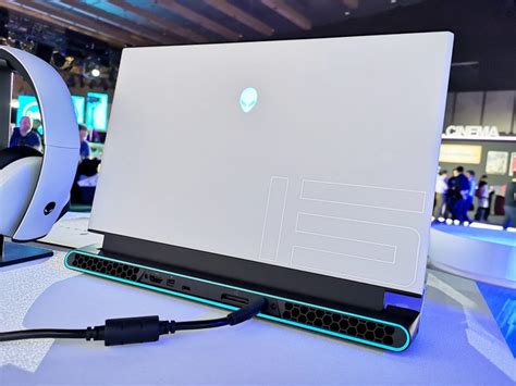 The 2019 Alienware M15 And M17 Gaming Laptops Are Sleeker