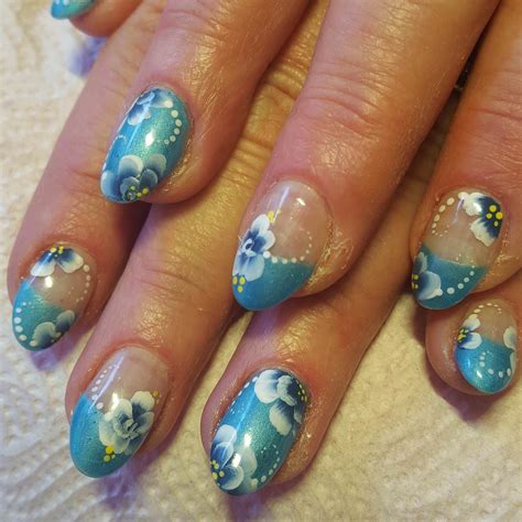 Jul 06, 2021 · mia rubie is a nail artist and the owner of sparkle san francisco, a nail studio based in san francisco, california. 29+ Flower Nail Art Designs | Nail Designs | Design Trends