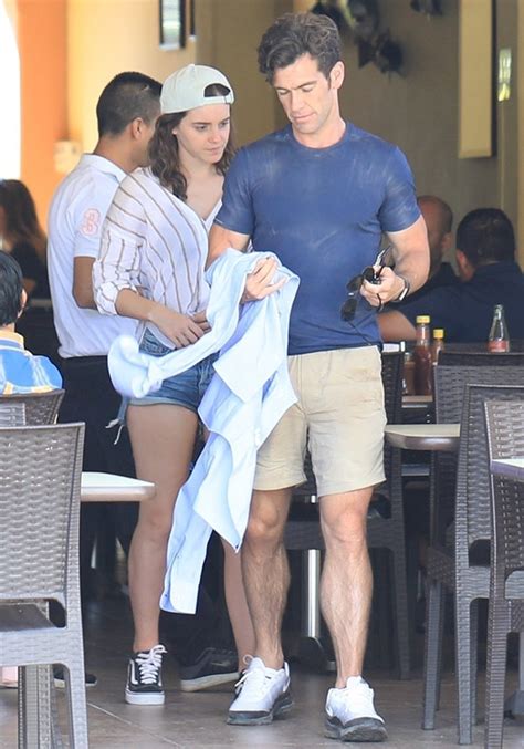 Emma Watson En Pleno Beso Con Este Guapo Empresario ¡en México