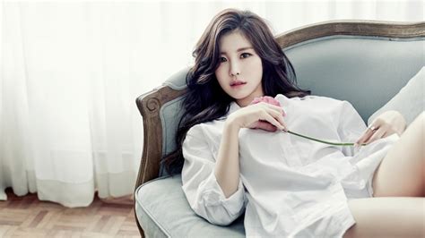 Download This Beautiful Korean Girl Hd Wallpaper To Beautiful Korean Girl Hd 2560x1600