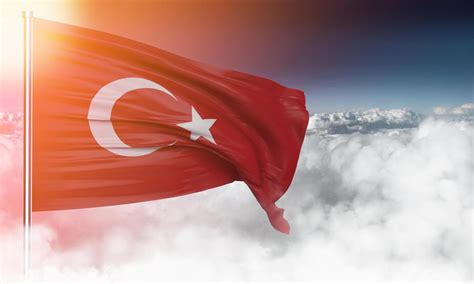 En güzel Türk Bayrağı resimleri Dalgalanan Türk Bayrağı paylaşımları