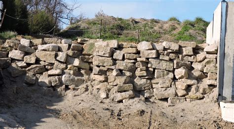 How to build a retaining wall. Do-It-Yourself Green Building with Jerry Young: Construction - The First Retaining Wall