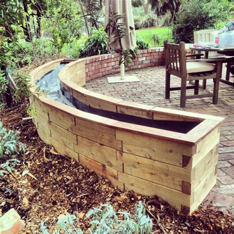 Free plans to build this planter box. Corporate / Balcony / Herb Gardens - Eco Green Office Plants