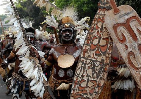 Dan baca juga gambar terbaru dari kami 100 gambar sketsa orang papua terbaru. Mengenal Kehidupan Suku Asmat, "Kanibal" dari Papua Barat ...