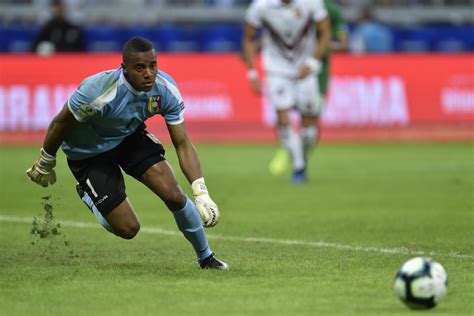 Wuilker fariñez deja millonarios y se convierte en nuevo portero del lens de francia. Wuilker Farinez, le nouveau gardien du RC Lens, positif au ...