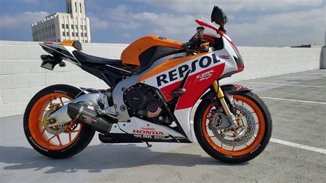 And herein lay somewhat of a quandary for the good folk at the factory. 2015 Honda Repsol CBR 1000RR SP(1) - YouTube