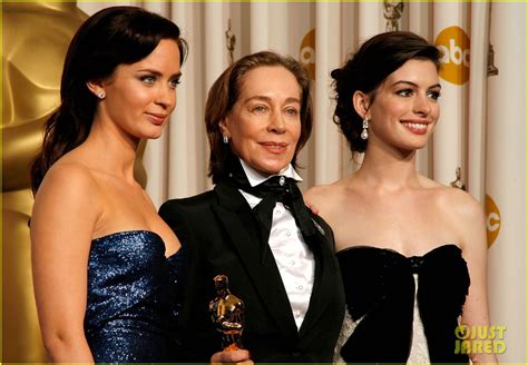 Photo Anne Hathaway Emily Blunt Devil Wears Prada Oscars Moment 23 Photo 4548600 Just Jared