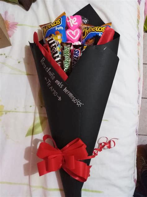 Ramo de dulces para tú novio Diy best friend gifts Diy birthday gifts Gifts