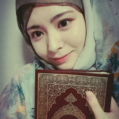 Diorang bukannya tahu batasan yang ditetapkan oleh agama islam. 6 Gambar Gadis korea berhijab ini baru saja memeluk ...