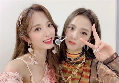 상대 탑 오픈시키고 탑차이 쳐줬어요. 블랙핑크 지수X우주소녀 보나, '눈호강' 투샷 "오랜만에 화장하고 ...