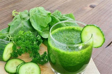 Campur semua buah dan air lalu blend sampai lembut tuang dalam gelas 2. Manfaat Jus Timun Yang Mungkin Belum Anda Ketahui