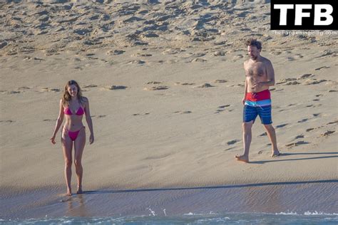 Keeley Hazell Looks Hot In A Bikini On The Beach In Cabo 39 Photos