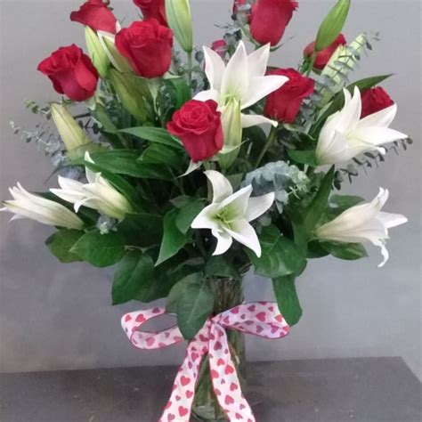 But that hesitation was soon replaced with excitement and joy as i unrolled the rug. Wayzata Florist | Flower Delivery by Candlelight Floral ...