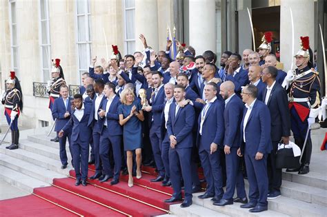 Photos Les Bleus Champions Du Monde Euphoriques à LÉlysée Aux Côtés