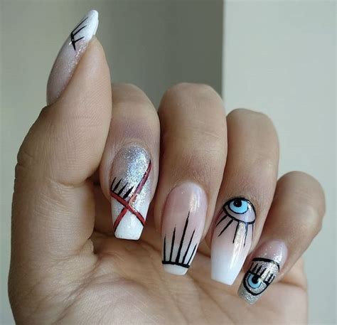 Puedes llevar tus uñas todas negras o conseguir el equilibrio neutral entre el negro y otros colores. Pin de Mariape1195 en Diseño de uñas en 2020
