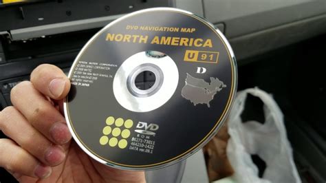 How to insert and or eject CD or DVD disc from 2010 Toyota ...
