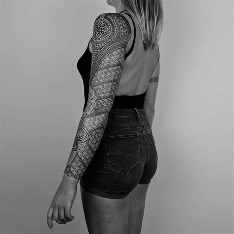 Ou qui ne disent pas qu'il n'y aura pas. Pin van Droidlicious Diva op Mandala tattoos