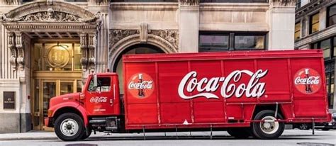 El proceso para comprar acciones de coca cola no es demasiado complicado, las plataformas digitales han facilitado la compra de acciones para invertir en acciones coca cola, lo primero que te recomendamos es que te familiarices con los índices bursátiles que te darán una idea un poco más. ¿Comprar acciones de Coca Cola en el 2020?