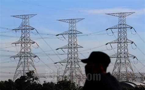 Beberapa koleganya yang nakal saat ini dirumahkan oleh pln. Antisipasi Gangguan Listrik, PLN Lakukan Penebangan Pohon di Sumatra dan Kalimantan - Ekonomi ...