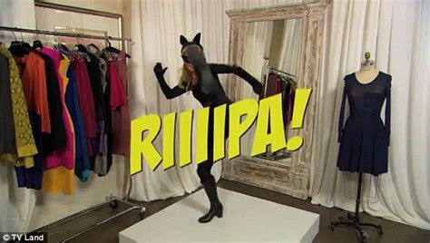 Catwoman Wonder Woman And Daisy Duke Kelly Ripa Is The Mistress Of Disguise As She Tries On Tv