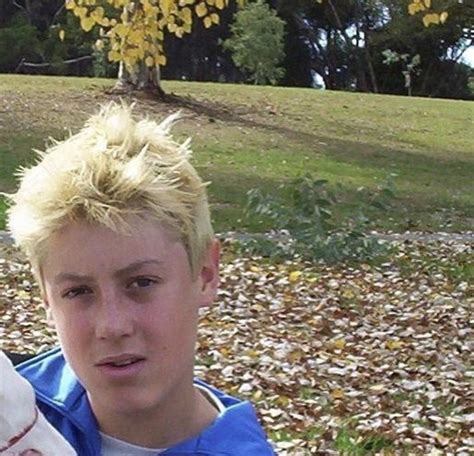 Hydrogen peroxide is one of the best ways to lighten leg hair. Eminem was cool, so why wouldn't I peroxide bleach my hair ...