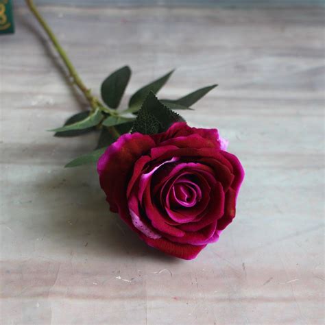 Hot Sale Artificial Red Velvet Rose Flower Single Rose For Wedding