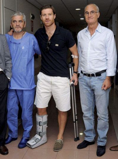 Xabi Alonso Pictured With The Orthopedic Surgeons Tumbex