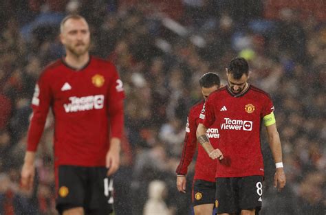 man united misery continues as galatasaray win 3 2 at old trafford in