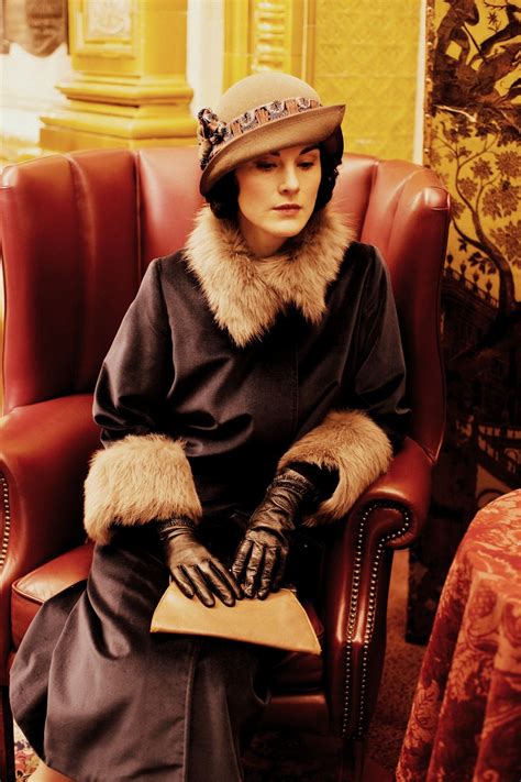 Michelle Dockery As Lady Mary Crawley In A Gorgeous Brown Coat With Tan