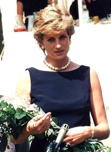 Dress handler graeme murton guards princess diana's wedding dress under the strictest of royal rule. 10 Facts about Lady Diana | Less Known Facts