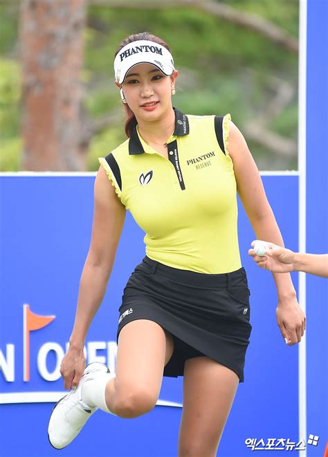 저는 골프를 치지도 않고 방송을 즐겨보지도 않기 때문에 몰랐다가 최근에 뒤늦게 알게 되었습니다. 유현주 '건강미 넘치는 구릿빛 피부'포토