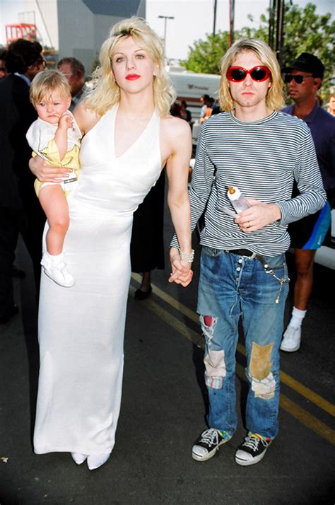 Though lord has never been one to overtly seek media attention, she penned messages via facebook on how she supports kurt cobain murder conspiracy theorist tom grant (the man behind soaked in. 6.-kurt-cobain-and-courtney-love-at-mtv-1993.jpg - Viste ...