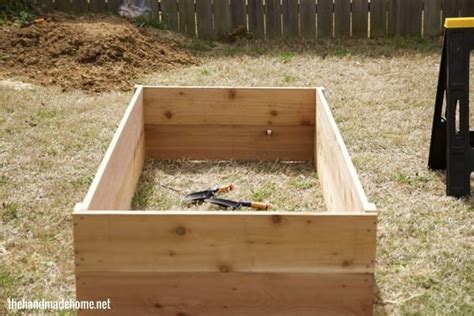 This takes up lesser space compared to other garden boxes. how to build a garden box